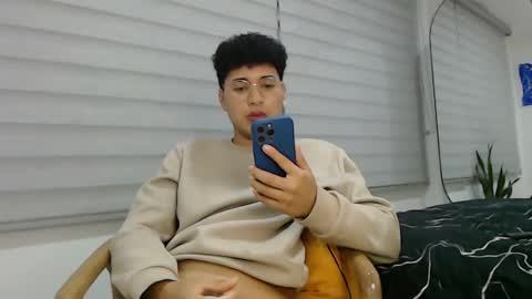 Snapshot of velascosexyboy chatting on February 14, 3:22 am velascosexyboy online show from February 14, 3:22 am
