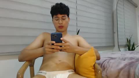 Snapshot of velascosexyboy chatting on February 28, 3:04 am velascosexyboy online show from February 28, 3:04 am