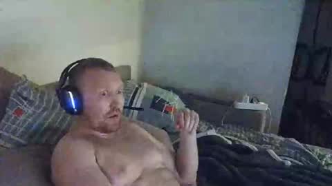 Snapshot of velikiibelyi17 chatting on December 15, 2:10 pm Deniel online show from December 15, 2:10 pm