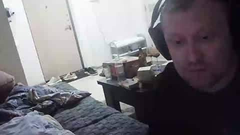 Snapshot of velikiibelyi17 chatting on February 22, 9:24 pm Deniel online show from February 22, 9:24 pm