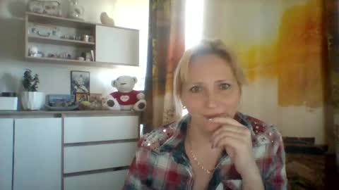 velka_raspberry online show from May 8, 8:19 am