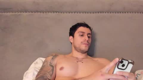 Snapshot of velkoz7 chatting on February 11, 3:33 am Emm online show from February 11, 3:33 am