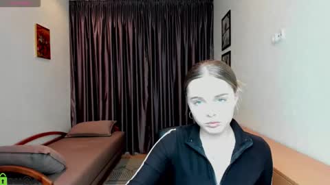 Snapshot of velora_vyxen chatting on October 6, 12:13 pm velora_vyxen online show from October 6, 12:13 pm