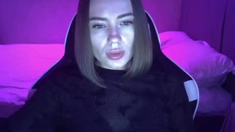 Snapshot of velour_myst chatting on July 28, 3:21 pm velour_myst online show from July 28, 3:21 pm