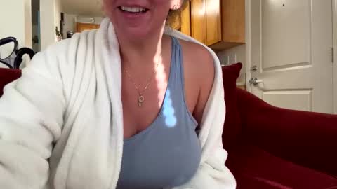 Snapshot of velvet81611 chatting on December 19, 5:31 pm Velvet online show from December 19, 5:31 pm