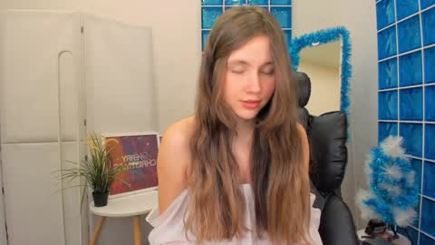 velvet_cherry online show from December 18, 1:34 pm