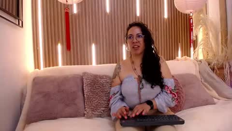Emma Curly online show from June 4, 12:33 pm