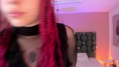 Snapshot of velvet_dreams_ chatting on April 16, 11:33 am Isabella online show from April 16, 11:33 am