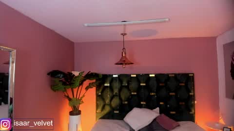 Snapshot of velvet_dreams_ chatting on April 21, 11:38 am Isabella online show from April 21, 11:38 am