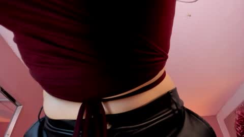 Snapshot of velvet_dreams_ chatting on April 29, 11:25 am Isabella online show from April 29, 11:25 am