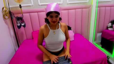 Snapshot of velvet_giirll chatting on June 23, 5:38 am velvet_giirll online show from June 23, 5:38 am