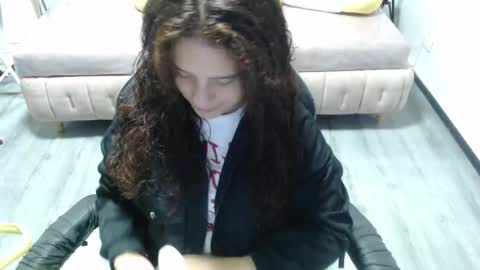 velvet_moon_v online show from November 18, 1:04 pm