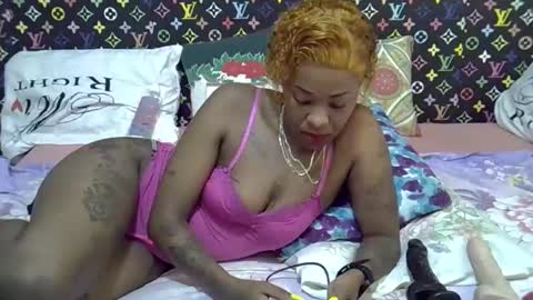 Snapshot of velvet_temptress chatting on February 19, 6:20 am velvet online show from February 19, 6:20 am