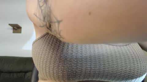 Snapshot of velvetcrystal chatting on February 24, 7:17 am Crystal PVT OPEN online show from February 24, 7:17 am