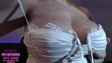 Snapshot of velvetcrystal chatting on March 4, 12:49 am Crystal PVT OPEN online show from March 4, 12:49 am