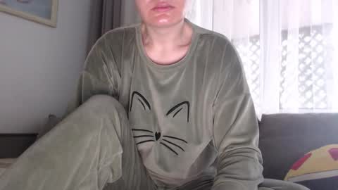 velvetmoon123 online show from November 26, 7:09 am