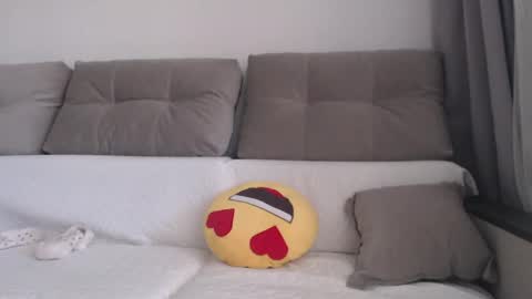 velvetmoon123 online show from April 27, 6:44 am