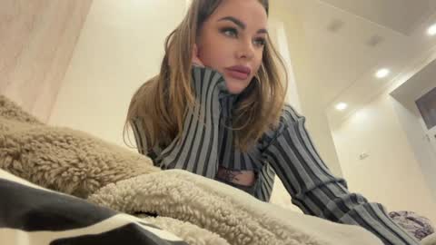 Snapshot of velvetqueen99 chatting on April 13, 7:19 pm velvetqueen99 online show from April 13, 7:19 pm