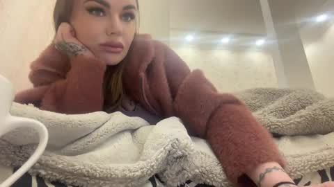 Snapshot of velvetqueen99 chatting on April 15, 7:32 pm velvetqueen99 online show from April 15, 7:32 pm