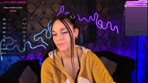 Snapshot of velvetsky_ chatting on December 7, 1:51 pm Stella online show from December 7, 1:51 pm