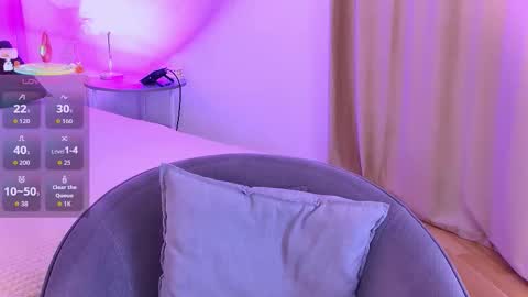 velvetvixencute online show from October 22, 5:30 am