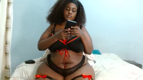 Snapshot of velvetychocolate1 chatting on May 17, 1:25 am velvetychocolate1 online show from May 17, 1:25 am
