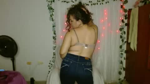 venecasexy44 online show from April 26, 3:04 am