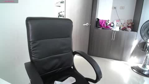 Venelope 3 online show from February 17, 7:53 pm