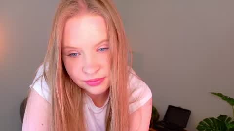Snapshot of veneranova chatting on July 29, 2:04 pm Venera online show from July 29, 2:04 pm