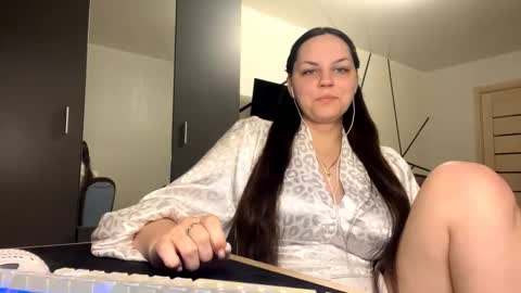 Snapshot of venessapust chatting on March 17, 4:32 pm Emily online show from March 17, 4:32 pm