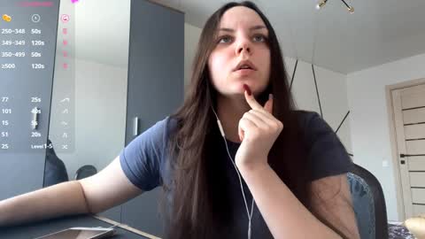 Snapshot of venessapust chatting on March 29, 12:16 pm Emily online show from March 29, 12:16 pm