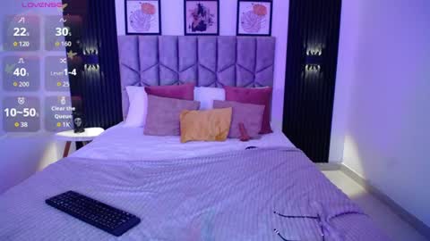 venus_999_ online show from June 18, 9:52 pm