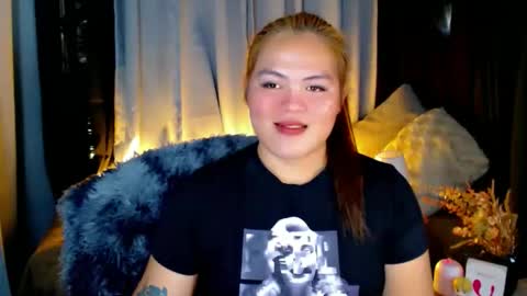 Snapshot of venus_colly chatting on November 15, 2:20 am I am Colly Your mystery girl online show from November 15, 2:20 am