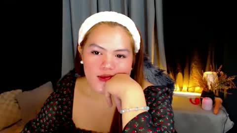 Snapshot of venus_colly chatting on November 21, 2:10 am I am Colly Your mystery girl online show from November 21, 2:10 am