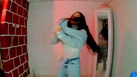 Snapshot of venus_megan chatting on December 27, 12:29 am emily independent account MY conextion 1100 GTM to 17hr GTM online show from December 27, 12:29 am