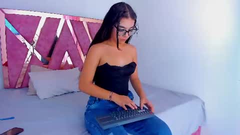 Snapshot of venus_secrets chatting on June 12, 9:46 pm VERONICA online show from June 12, 9:46 pm