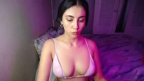 Snapshot of venus_starmodel chatting on February 4, 12:40 am Venus online show from February 4, 12:40 am