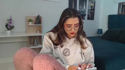 Mia online show from October 29, 12:40 pm