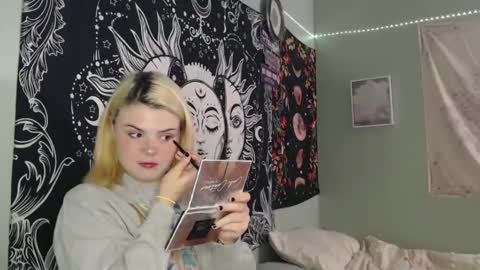 Miss Venus online show from September 30, 1:27 pm