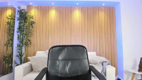 Snapshot of venuscooper_ chatting on November 15, 8:38 pm Venus Cooper Everyday From 1400 to 2200 Col Time online show from November 15, 8:38 pm