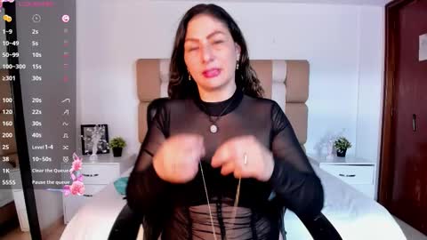 Snapshot of venuscooper_ chatting on January 13, 7:41 pm Venus Cooper Everyday From 1400 to 2200 Col Time online show from January 13, 7:41 pm