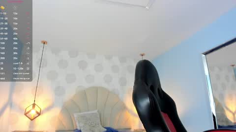 VENUS online show from May 9, 12:10 pm