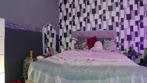 Snapshot of venusinylons chatting on December 22, 1:52 pm venusinylons online show from December 22, 1:52 pm