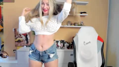 Snapshot of veola_new chatting on March 12, 6:29 am Violetta online show from March 12, 6:29 am