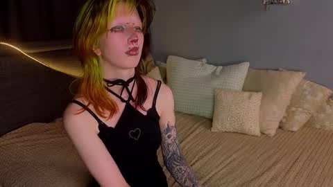 Erica online show from November 25, 8:09 pm