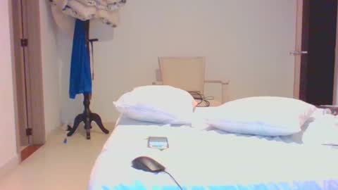 Snapshot of vergagolosa22 chatting on February 18, 5:09 am vergagolosa22 online show from February 18, 5:09 am