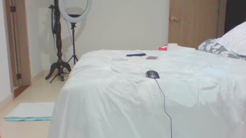 Snapshot of vergagolosa22 chatting on March 1, 6:13 am vergagolosa22 online show from March 1, 6:13 am