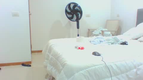 Snapshot of vergagolosa22 chatting on September 22, 12:23 am vergagolosa22 online show from September 22, 12:23 am