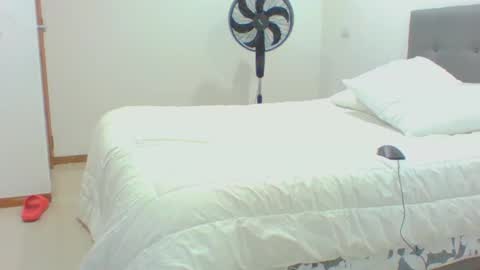 Snapshot of vergagolosa22 chatting on October 23, 2:11 am vergagolosa22 online show from October 23, 2:11 am