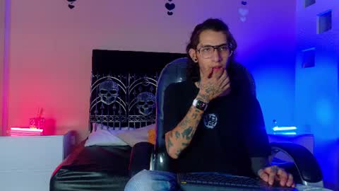 vergil_noir online show from July 11, 4:15 am